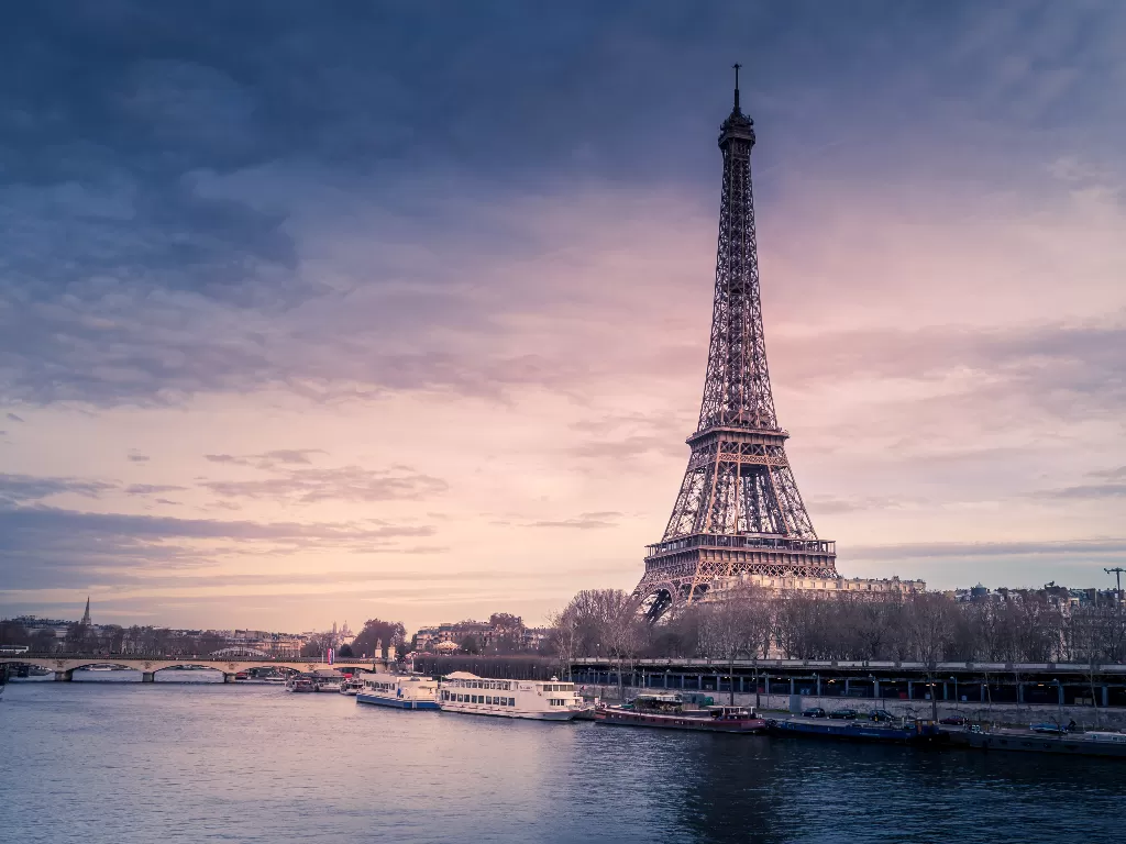 Menara Eiffel, salah satu wisata paling angker. (Freepik)