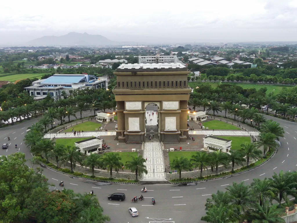 “Arc de Triomphe” Ada di Kediri. (Hasan Syamsuri/IDZ Creators)