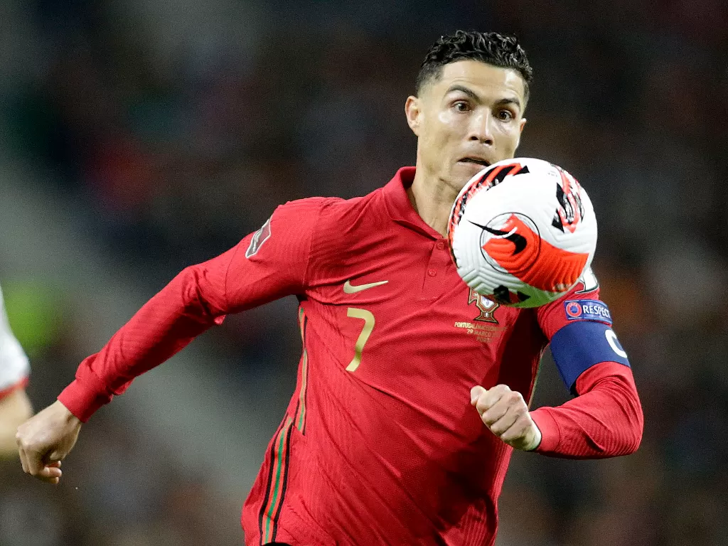 Cristiano Ronaldo berkostum timnas Portugal. (REUTERS/Miguel Vidal)
