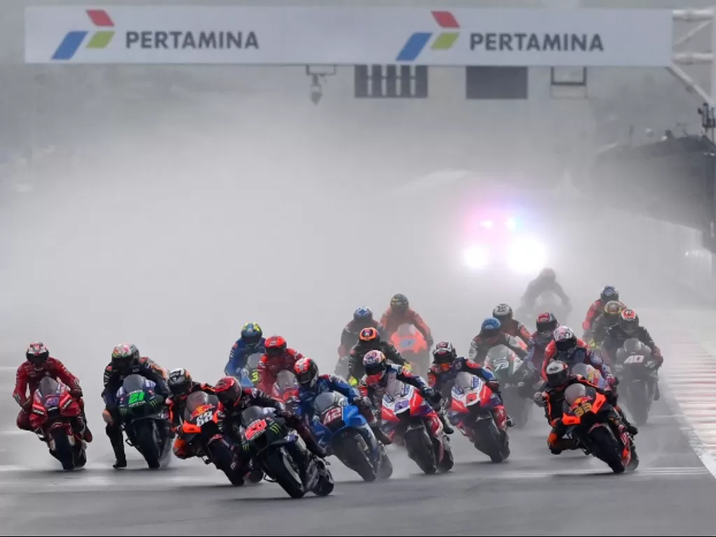 Aksi para pembalap MotoGP kala berlomba di MotoGP Mandalika beberapa waktu lalu. (ANTARA FOTO/Andika Wahyu)