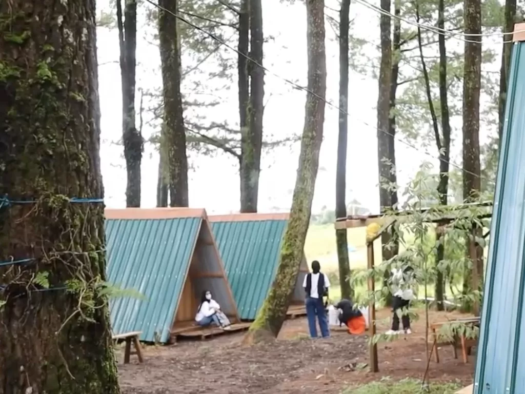 Spot camping di bangunan segi tiga (Muh Jeri/IDZ Creators)