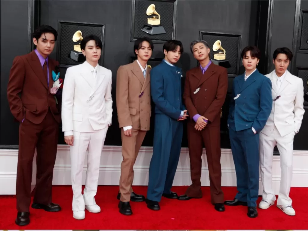 BTS saat hadiri red Carpet di Grammy Awards 2022. (REUTERS/Mario Anzuoni).