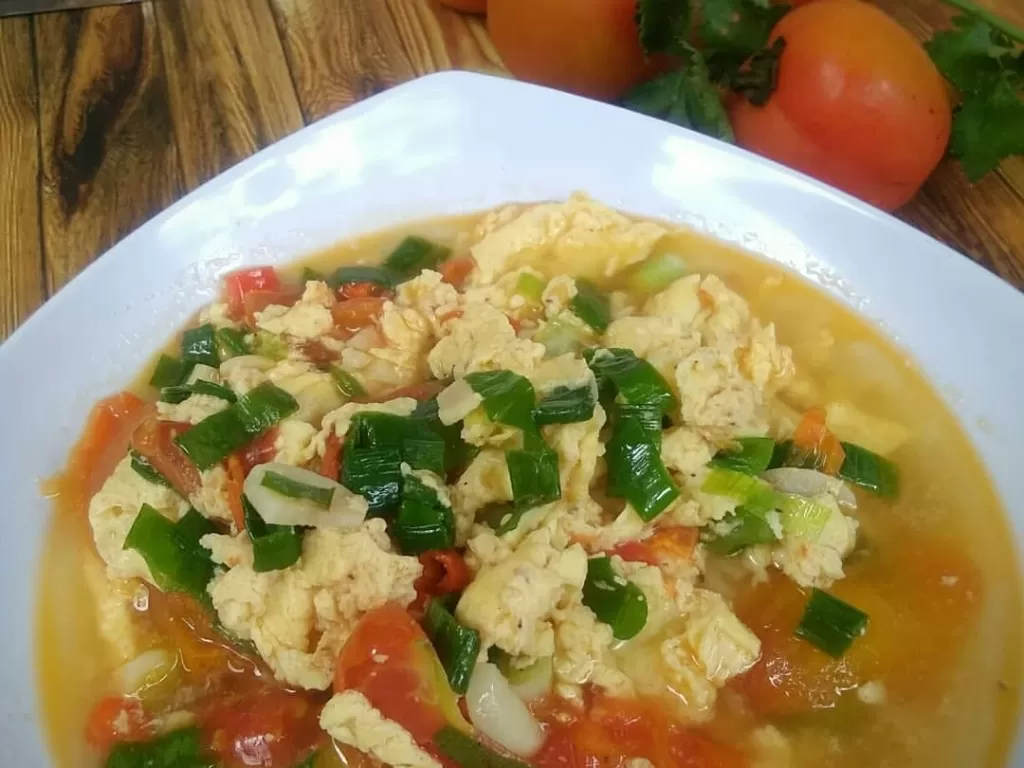 Sup telur tomat (Instagram/guniezzt)