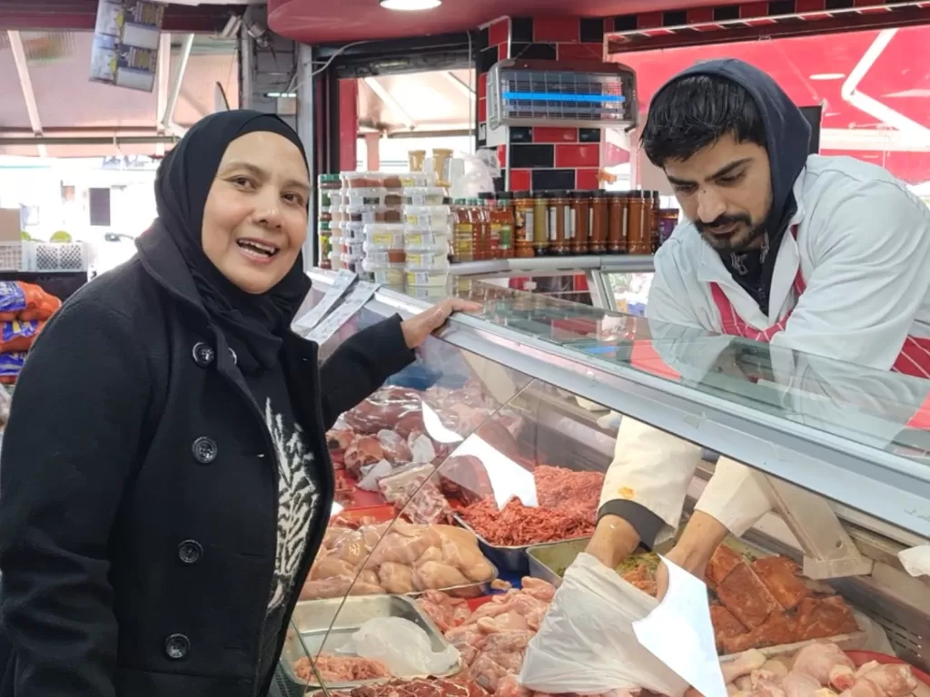 Perjuangan WNI di Inggris mencari daging halal. (Rosi Meilani/IDZ Creators)