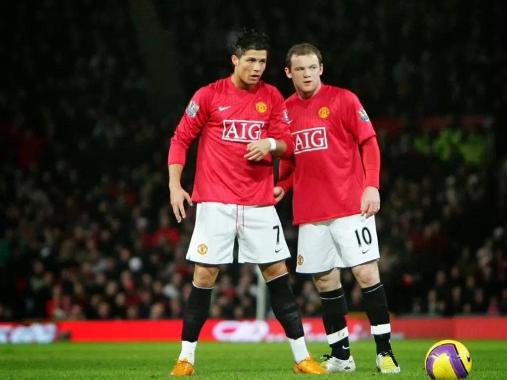 Wayne Rooney dan Cristiano Ronaldo saat masih bermain bersama di Manchester Uniter. (REUTERS)