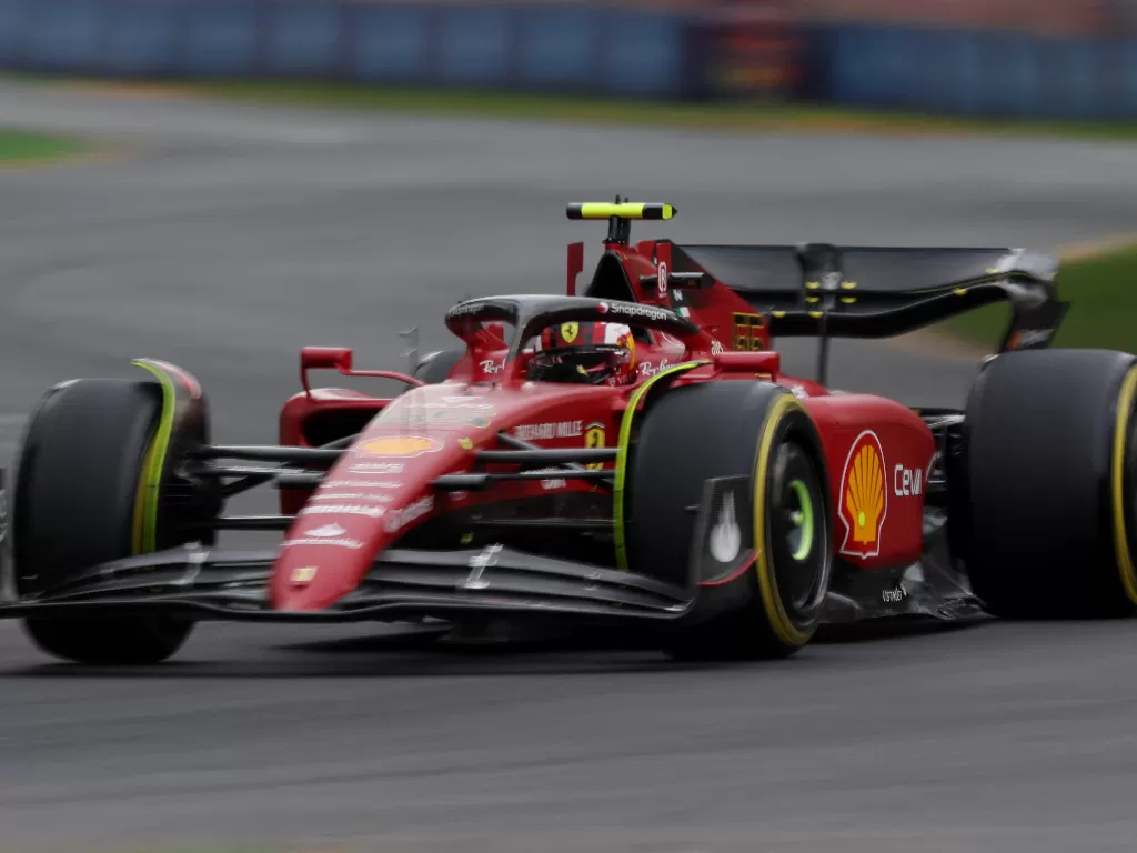 Pembalap F1 Carlos Sainz dari tim Ferrari. (REUTERS/Martin Keep)
