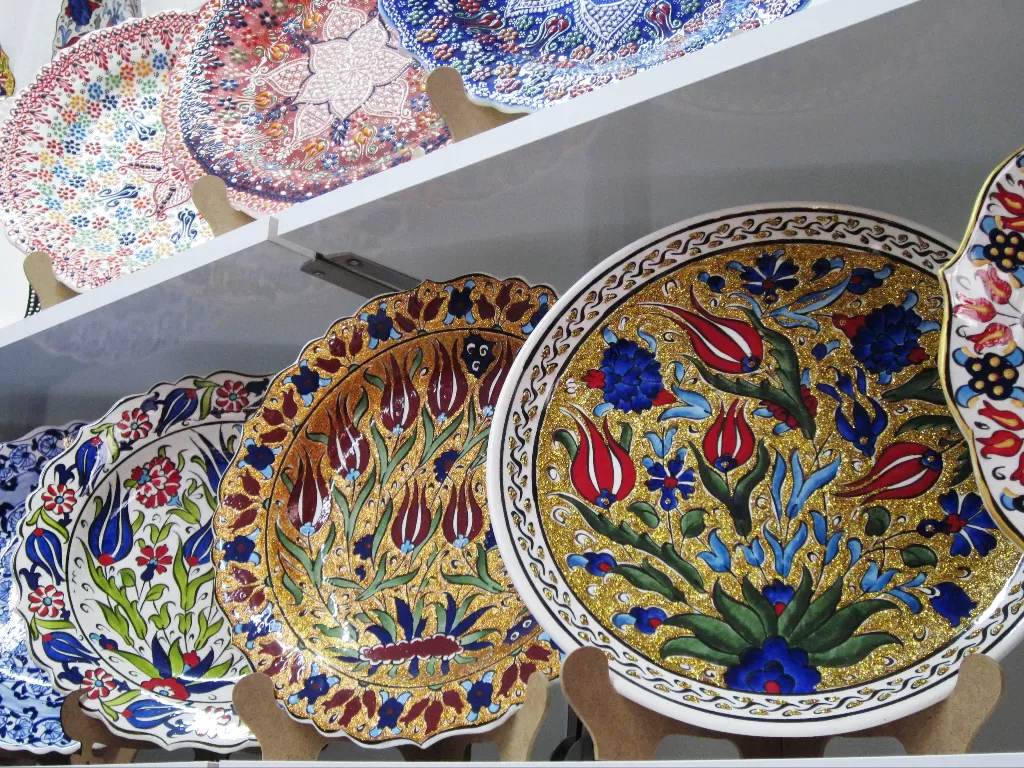 Cini, keramik lukis khas Turki (Elisa Oktaviana/IDZ Creators)
