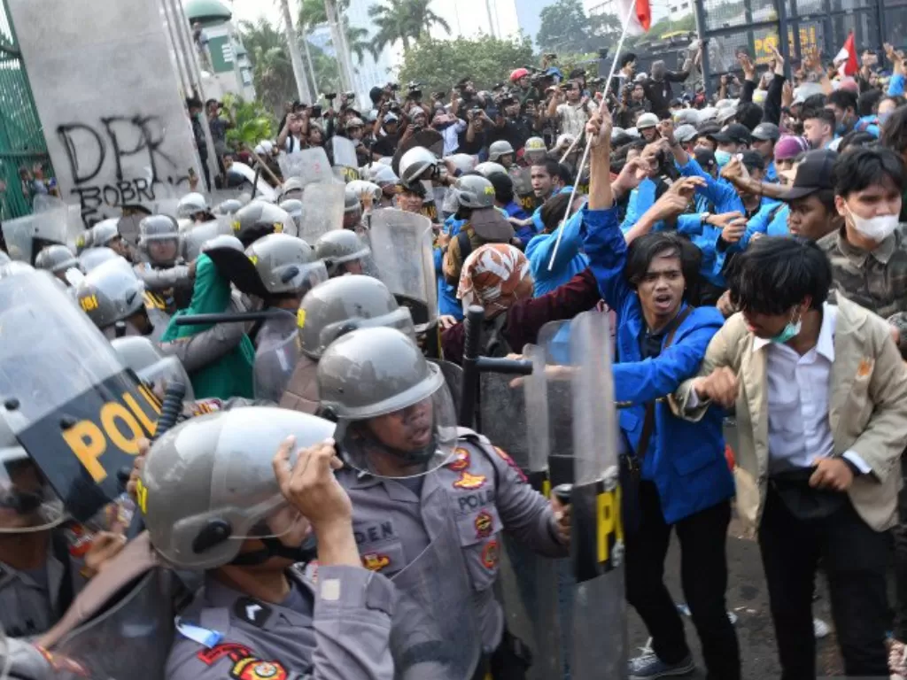 Dokumentasi aksi demo yang pernah dilakukan mahasiswa di depan gedung DPR/MPR RI. (ANTARA/Aditya Pradana Putra)