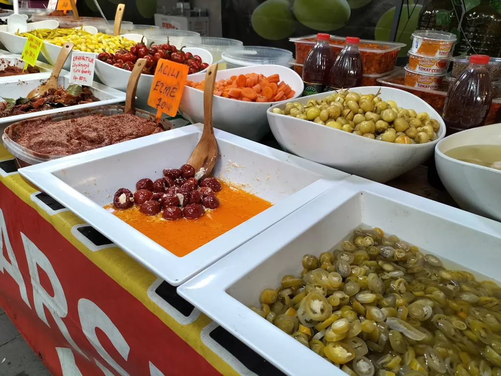 Stan makanan di bazaar Ramadhan (Elisa Oktaviana/IDZ Creators)