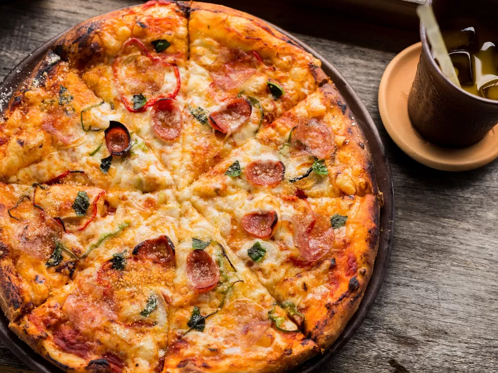 Ilustrasi Pizza Menjadi Salah Satu Makanan Terenak di Dunia (unsplash.com/@tents_and_tread)