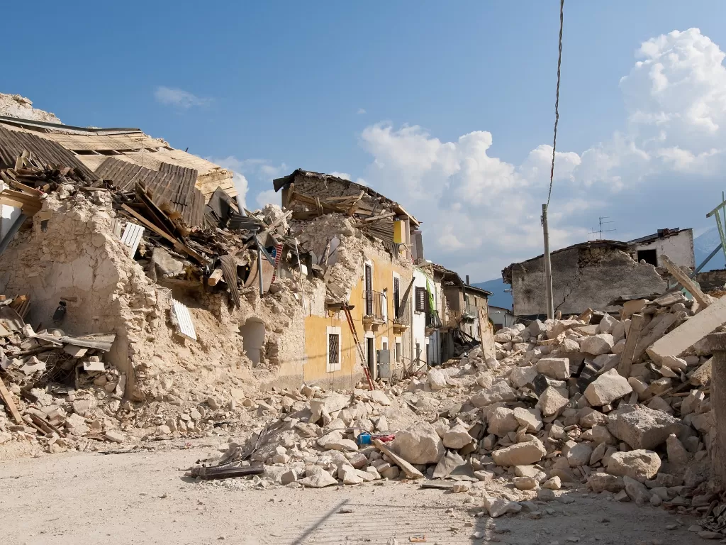 Ilustrasi reruntuhan akibat gempa (Pixabay)