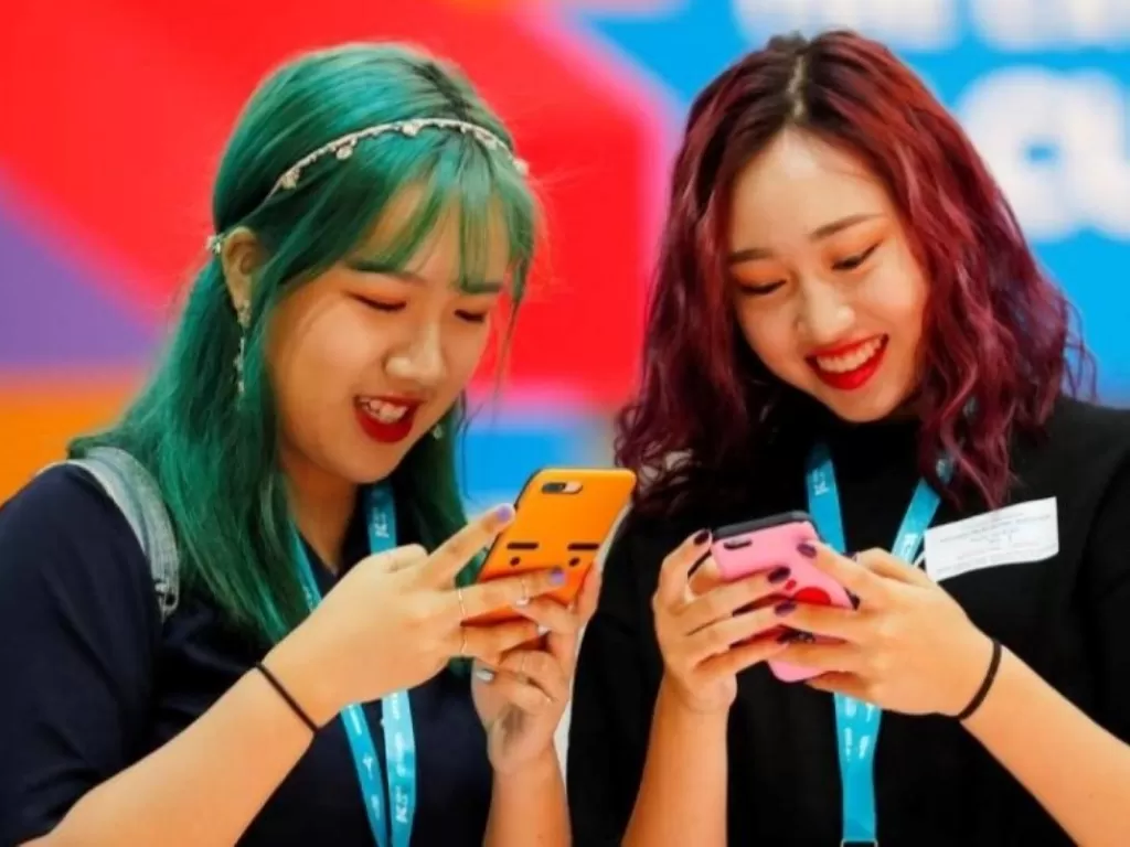 Fans K-Pop berpartisipasi dalam KCON USA, yang disebut sebagai konvensi budaya dan festival musik Korea terbesar di dunia, di Los Angeles, California, AS, Agustus 2018 lalu. (REUTERS)