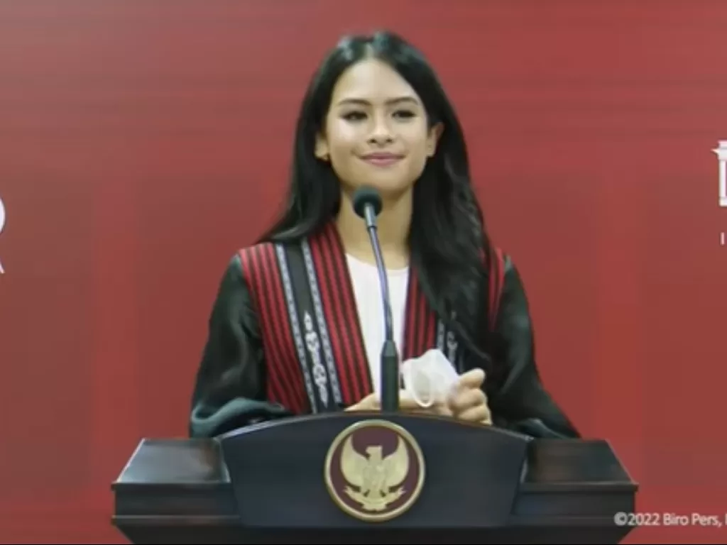 Maudy Ayunda saat menyampaikan keterangan pers untuk Presidensi G20 Indonesia, 14 April 2022. (YouTube/Sekretariat Presiden)