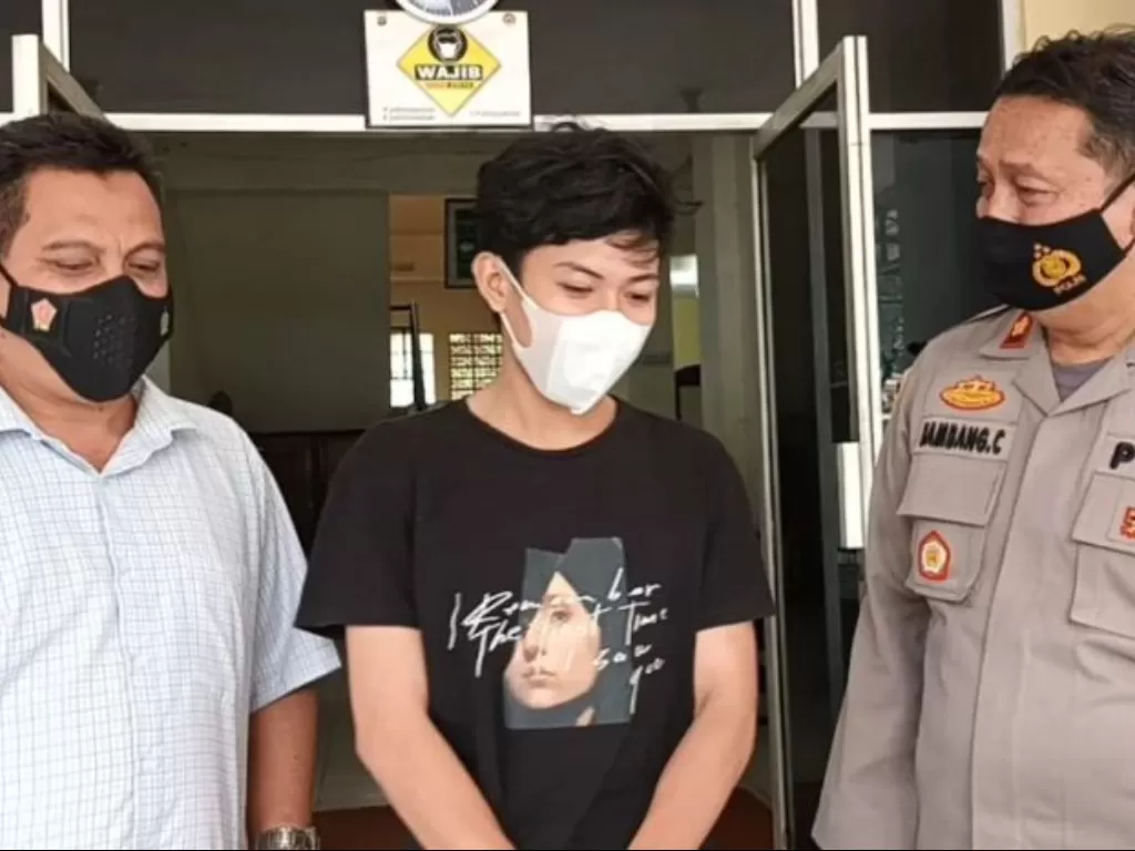 Pelaku penyebar video hoaks ibu gorok leher anak di Cipayung. (ANTARA HO Polsek Cipayung)