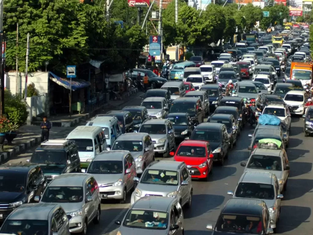 Suasana kemacetan di Jalur Pantura. (ANTARA FOTO/Oky Lukmansyah)