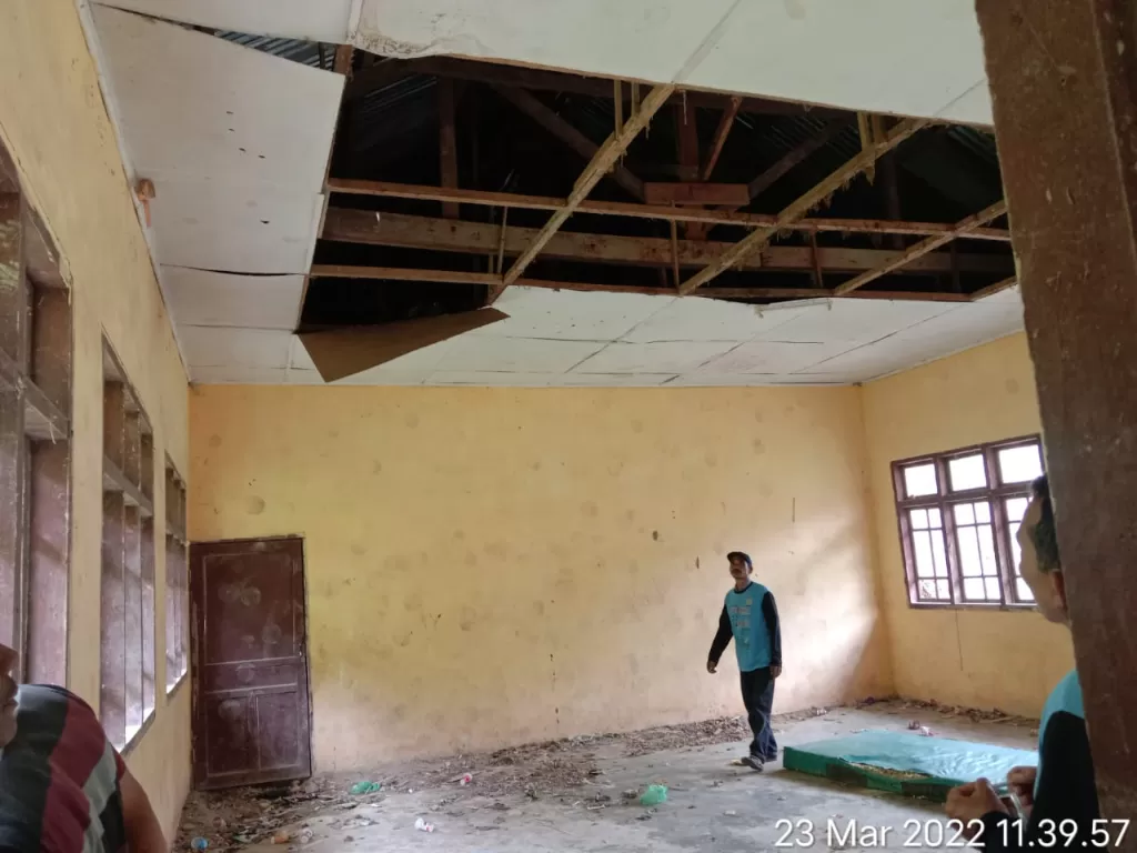 SDN 9 Desa Laut Jaya, Aceh Tengah nyaris ambruk. (Muhammad Hijrah/IDZ Creators)