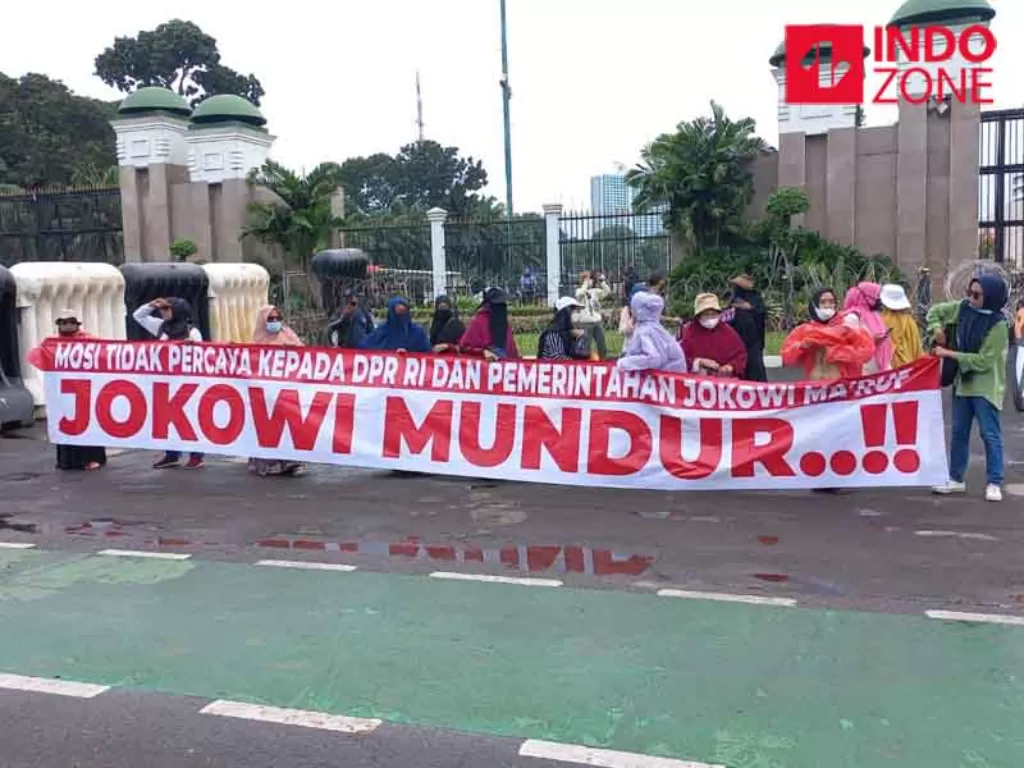 Massa dari buruh, mahasiswa hingga emak-emak mulai datangi gedung DPR (INDOZONE/Harits Tryan)
