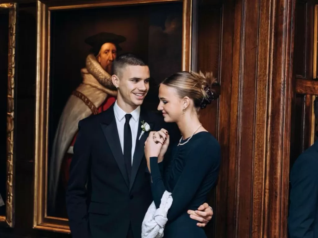 Romeo Beckham dan Mia Regan siap menikah. (Instagram/@romeobeckham)
