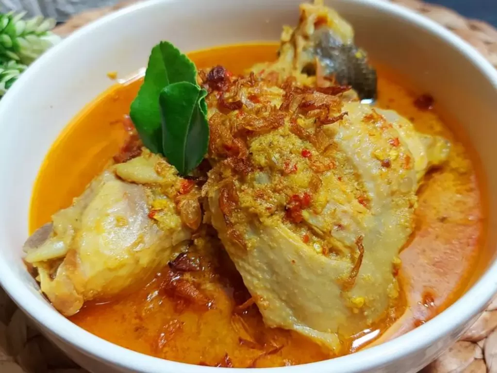 Gulai ayam khas restoran padang (Instagram/dapur_ammahanun)