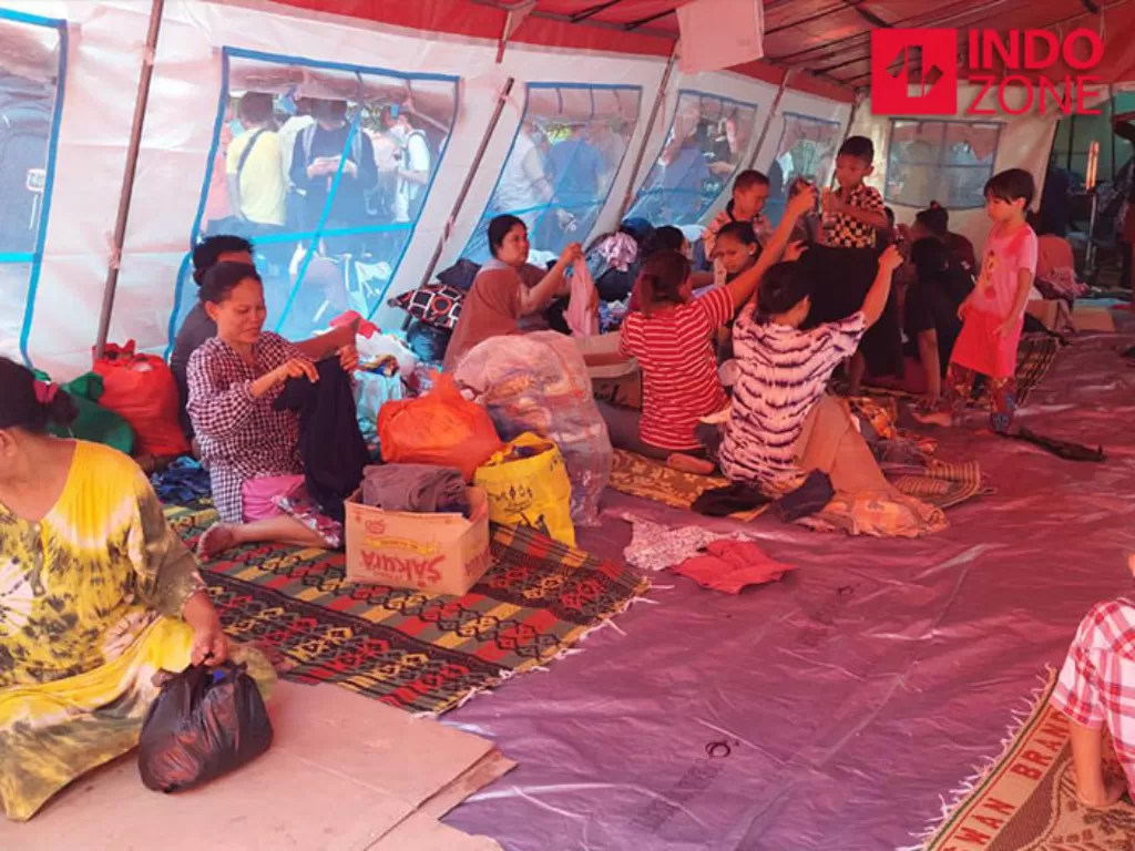 Suasana pasca kebakaran dan tempat pengungsian di Pasar Gembrong, Jaktim. (Indozone/Sarah Hutagaol)