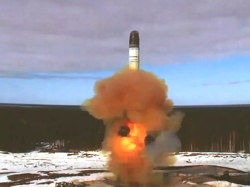 Peluncuran rudal Sarmat milik Rusia (REUTERS/Russian Defence Ministry)