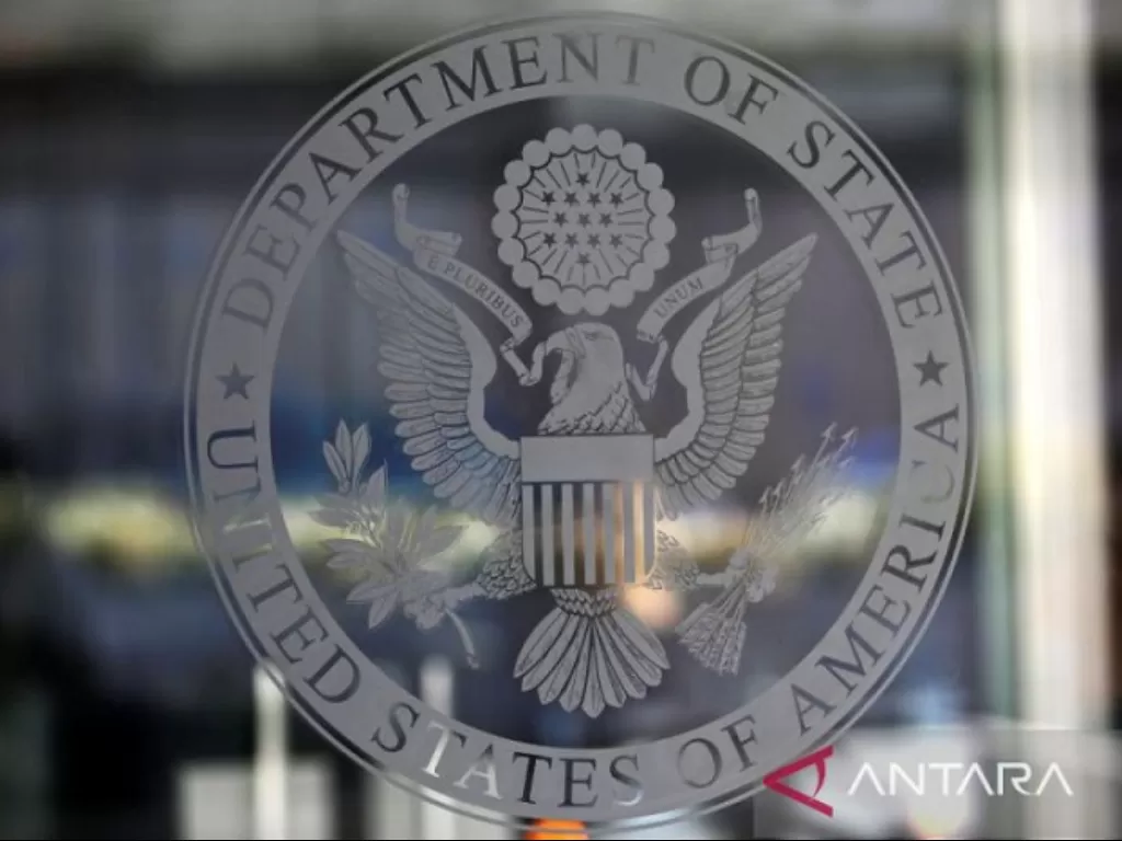 Logo Departemen Luar Negeri AS terlihat di Washington, Amerika Serikat. (ANTARA/Reuters/Joshua Roberts)