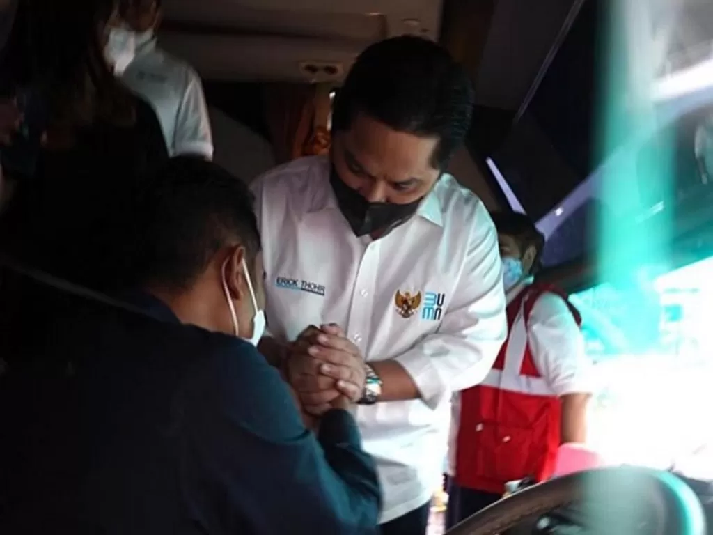 Menteri BUMN Erick Thohir melepas pemudik dari Pelabuhan Tanjung Priok, Jakarta utara. (Instagram/@erickthohir)
