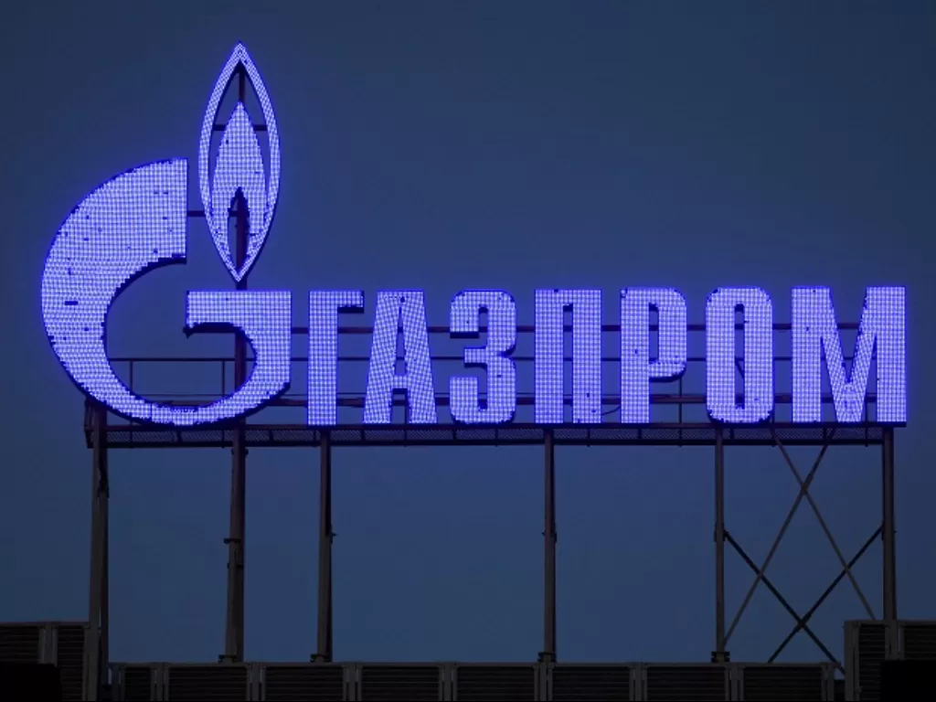 Logo perusahaan gas alam milik Rusia. (REUTERS/HO)