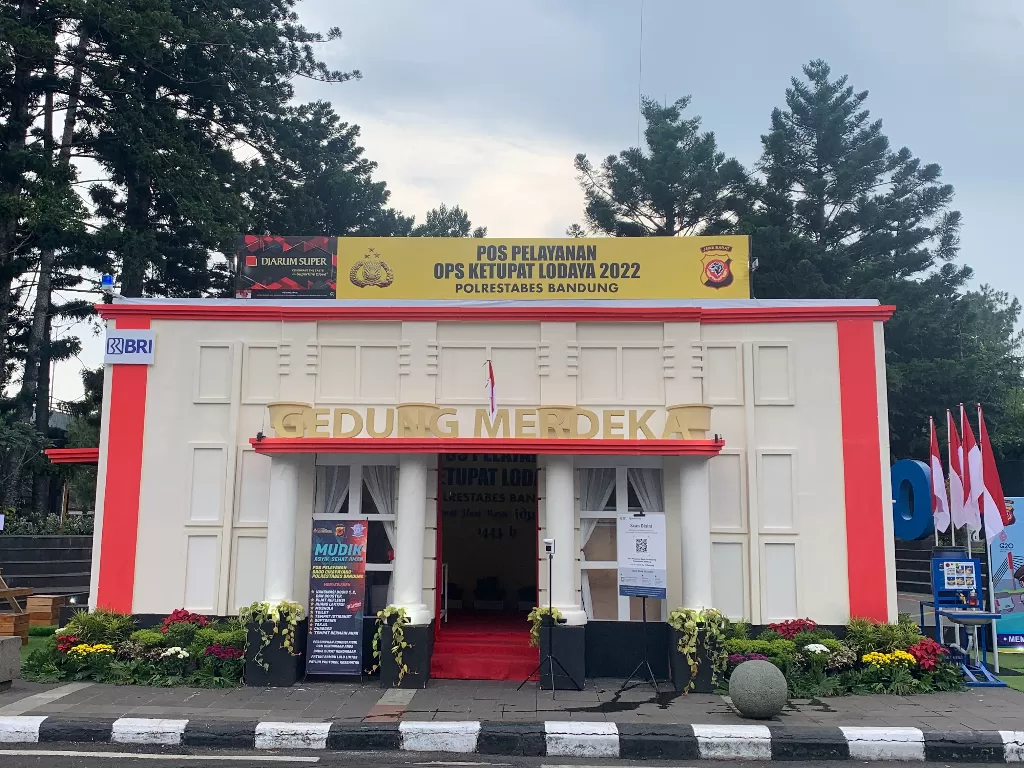 Pos mudik unik di Bandung, Jawa Barat. (Faqih Mauludin/IDZ Creators)