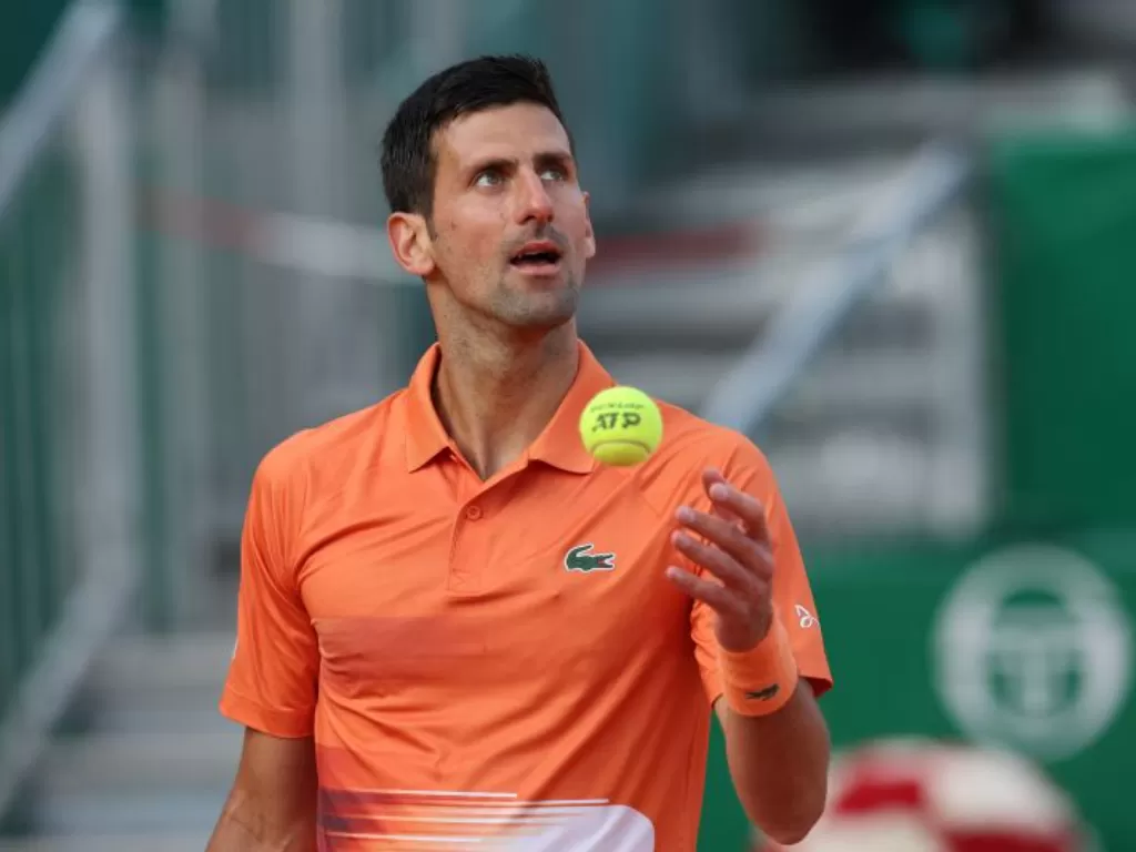  Petenis Serbia Novak Djokovic dalam pertandingan babak kedua Monte Carlo Masters melawan petenis Spanyol Alejandro Davidovich Fokina di Monte Carlo, Prancis, pada 12 April 2022. (ANTARA/REUTERS/Denis Balibouse)
