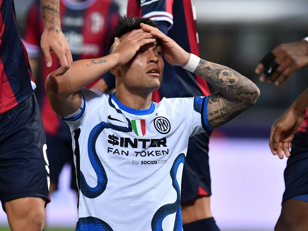 Lautaro Martinez  gagal mengantarkan Inter Milan meraih kemenangan saat menghadapi Bologna di Stadion Renato Dall'Ara, Rabu (27/4/2022) waktu setempat. (REUTERS/Jennifer Lorenzini)