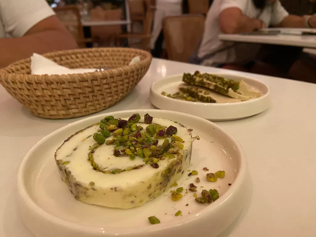 Dessert khas Lebanon dengan taburan kacang pistacchio (Dada Sabra Sathilla/IDZ Creators)