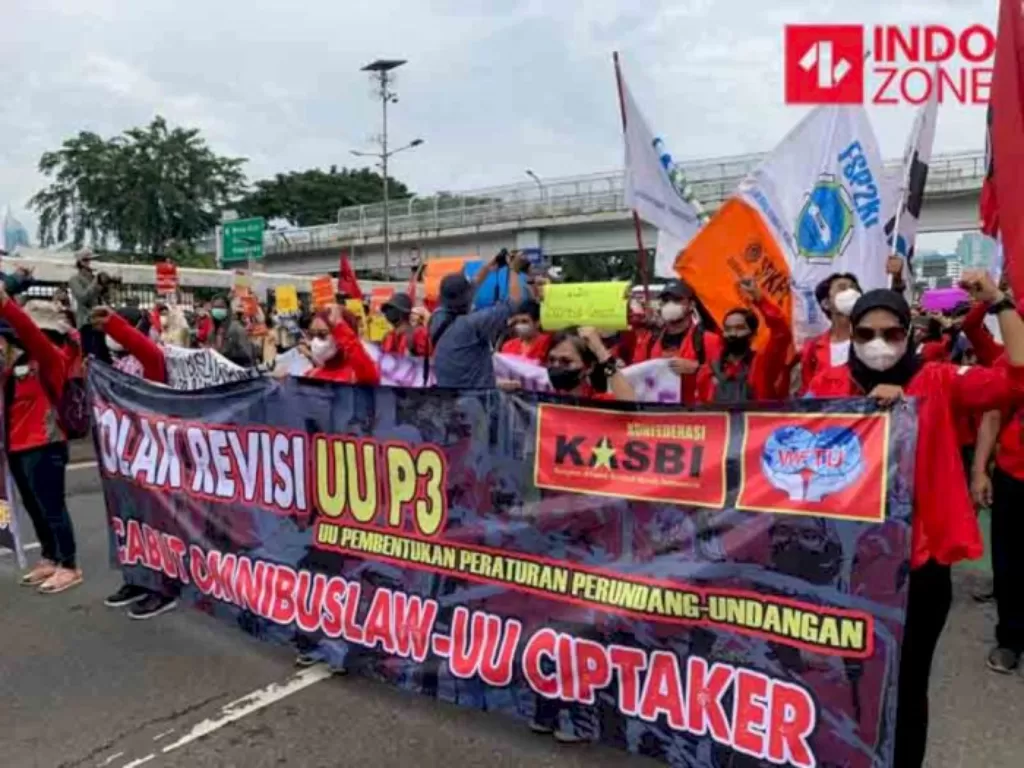 Demo buruh Kasbi di DPR. (INDOZONE/Harits Tryan)