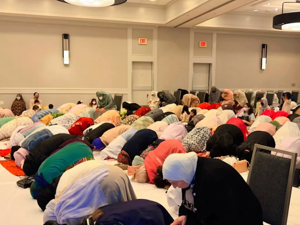 Umat muslim di Amerika melaksanakan salat Id (Susi Fatimah/IDZ Creators)