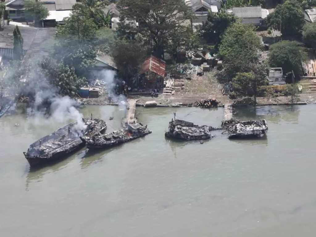Kebakaran di Pelabuhan Cilacap, Rabu (4/5/2022). (Dok. Polda Jateng)