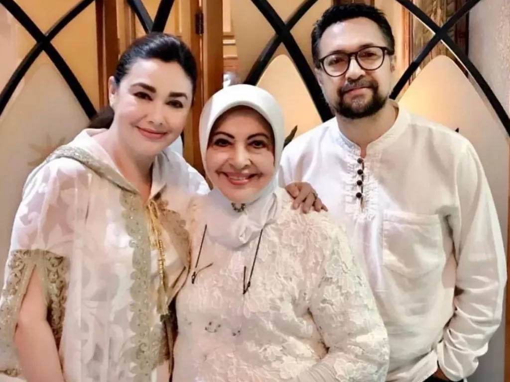 Mieke Wijaya bersama Nia Zulkarnaen dan Ari Sihasale. (Foto/Instagram)