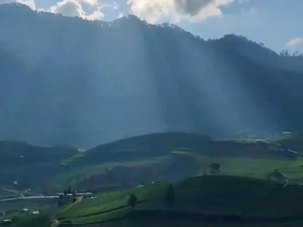 Puncak Brakseng bak 'negeri di atas awan' (Iin Nurbaiti Chaniago/IDZ Creators)