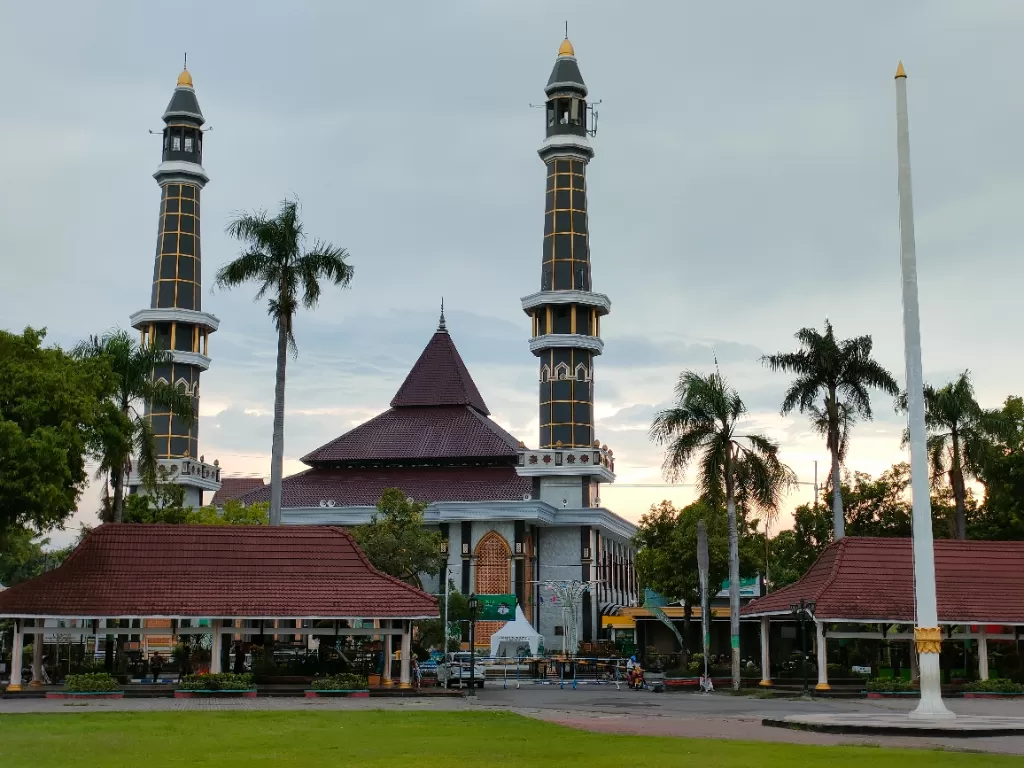 Masjid Agung Baitul Mukminin, Jombang, Jawa Timur. (Hasan Syamsuri/IDZ Creators)