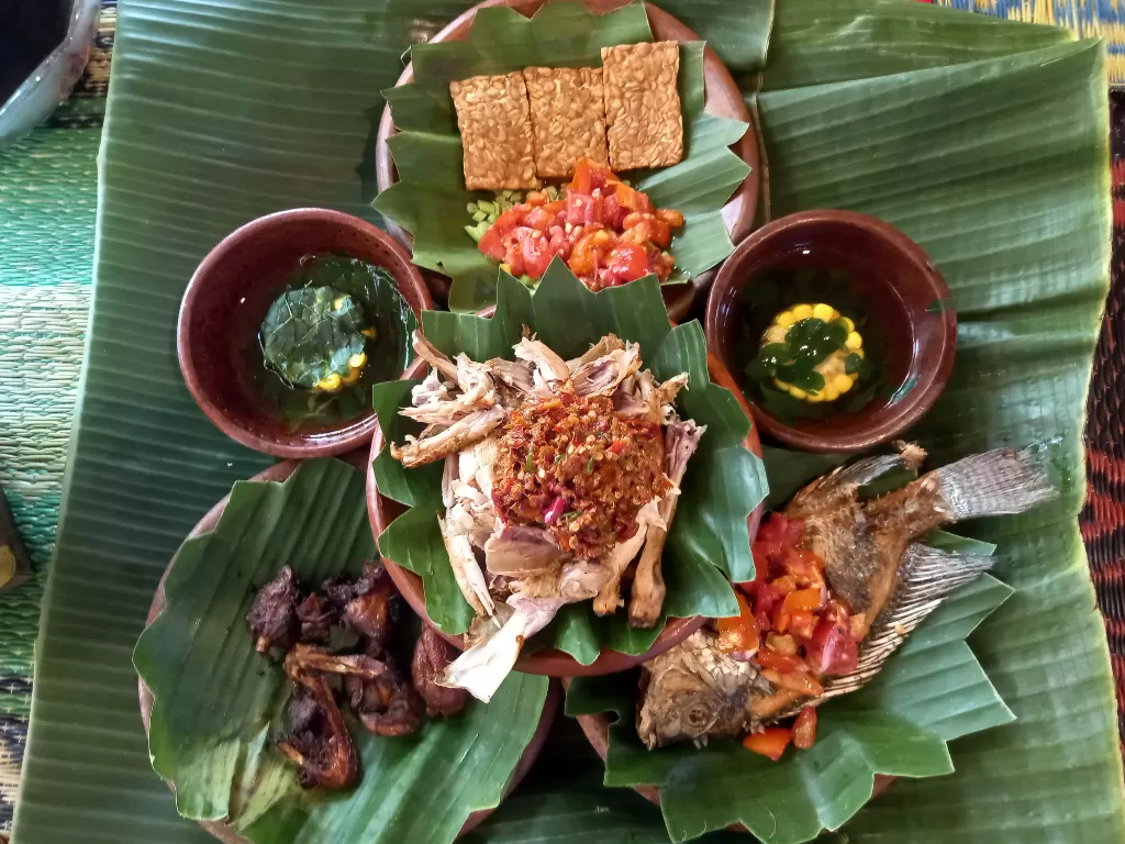 Nasi Ayam Merangkat, kuliner khas Lombok. (Ernitasari Dyah Windyastuti/IDZ Creators)