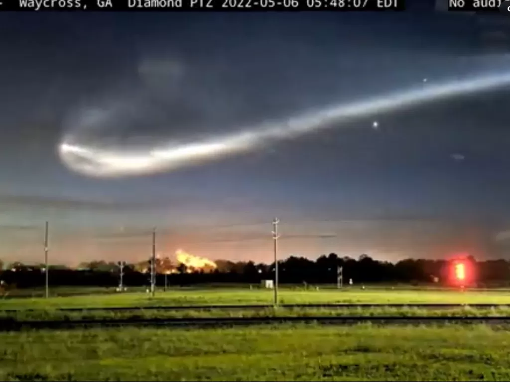 Terlihat seperti ubur-ubur angkasa saat peluncuran roket SpaceX. (Twitter/Chris Combs)