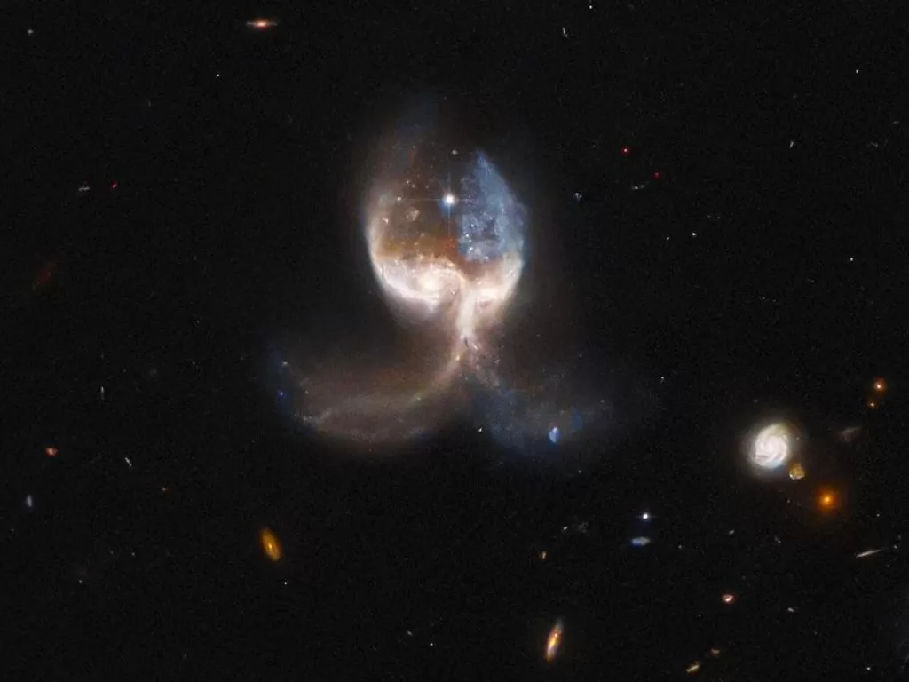 Tabrakan dua galaksi. (Photo/Instagram/@nasahubble)