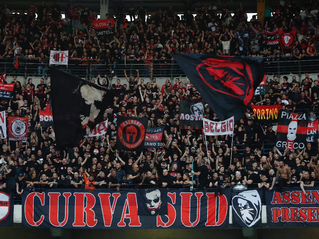 Fans AC Milan. (REUTERS/Alessandro Garofalo)