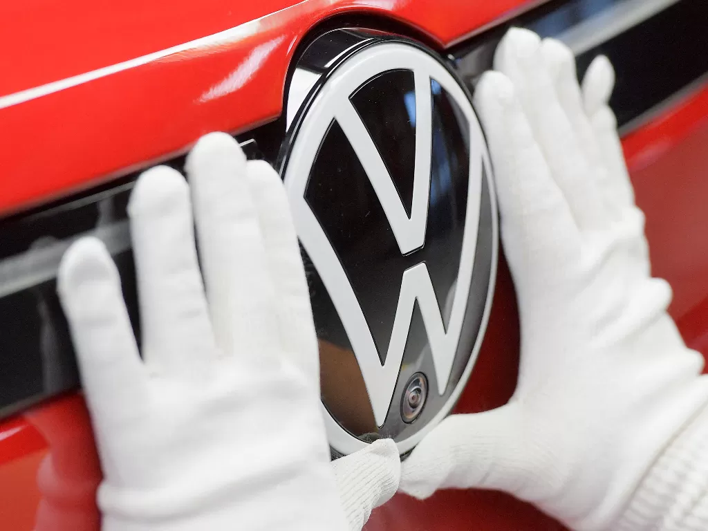 Pabrik mobil Volkswagen. (REUTERS/Matthias Rietschel)