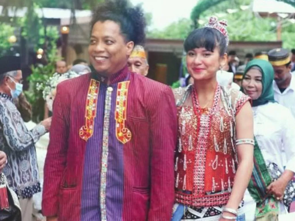 Arie Kriting dan Indah Permatasari syukuran pernikahan. (Instagram/arie_kriting)