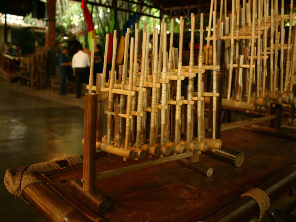 Angklung, alat musik khas Indonesia yang terkenal di dunia. (Photo/Wikipedia)