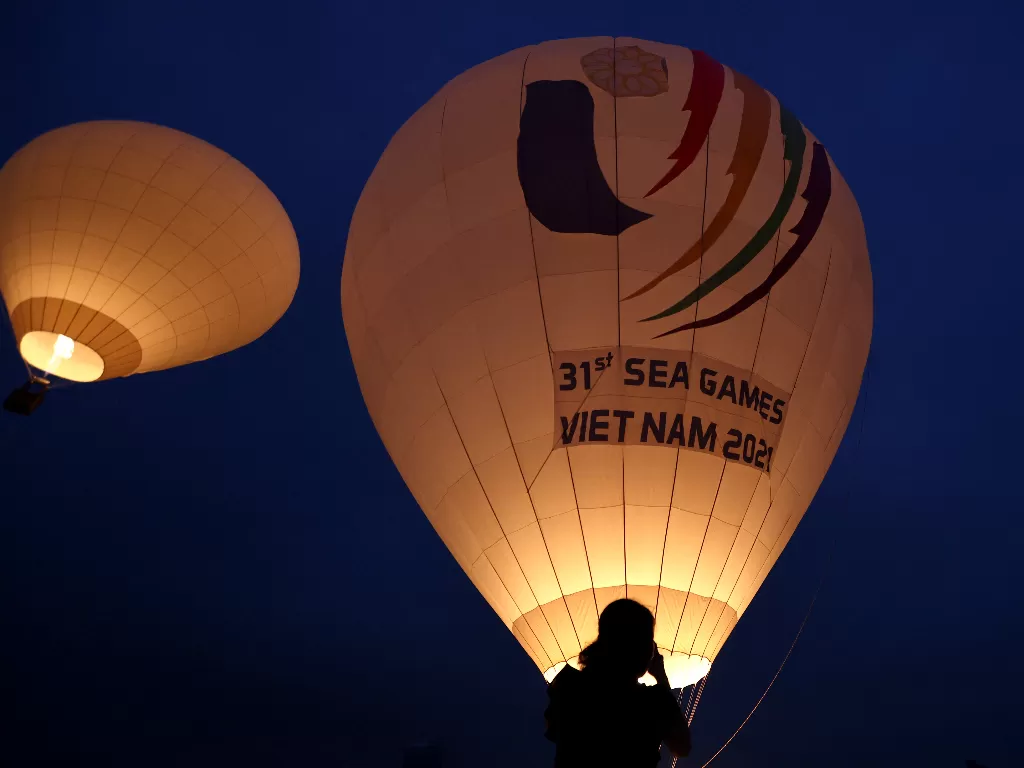 Upacara pembukaan resmi SEA Games 2021 di Vietnam, Kamis (12/5/2022). (REUTERS/Chalinee Thirasupa)