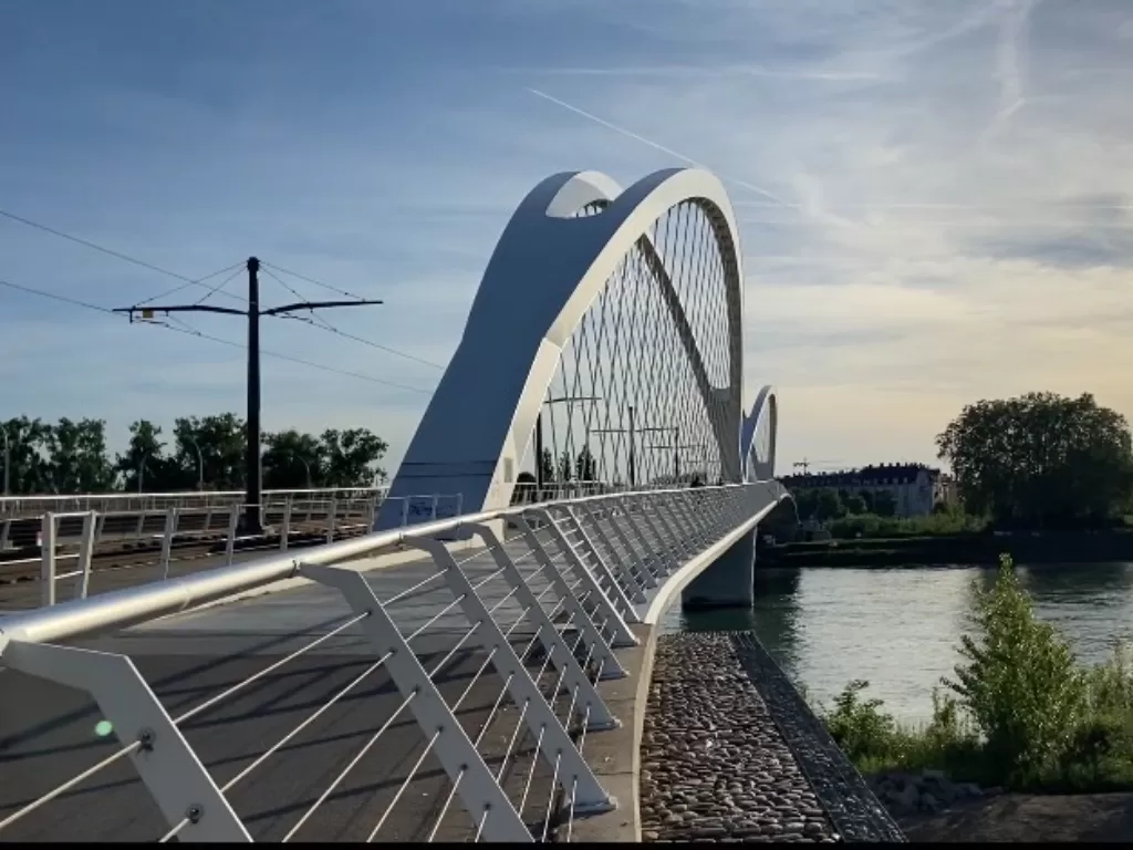 Jembatan penyeberangan Jerman-Prancis. (Dada Sabra Sathila/IDZ Creators)