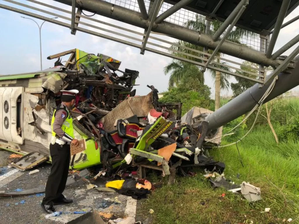 Kecelakaan maut di Tol Surabaya-Mojokerto. (ANTARA HO/Sat PJR Polda Jatim)