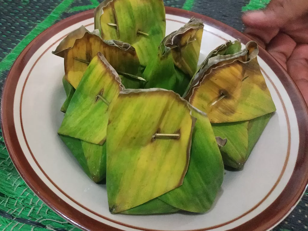 Tapai ketan atau pulut sering disajikan saat Hari Raya di Riau (Riki Ariyanto/IDZ Creators)