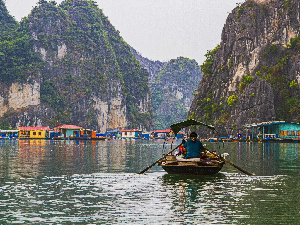 Ilustrasi destinasi wisata di Vietnam. (Freepik)